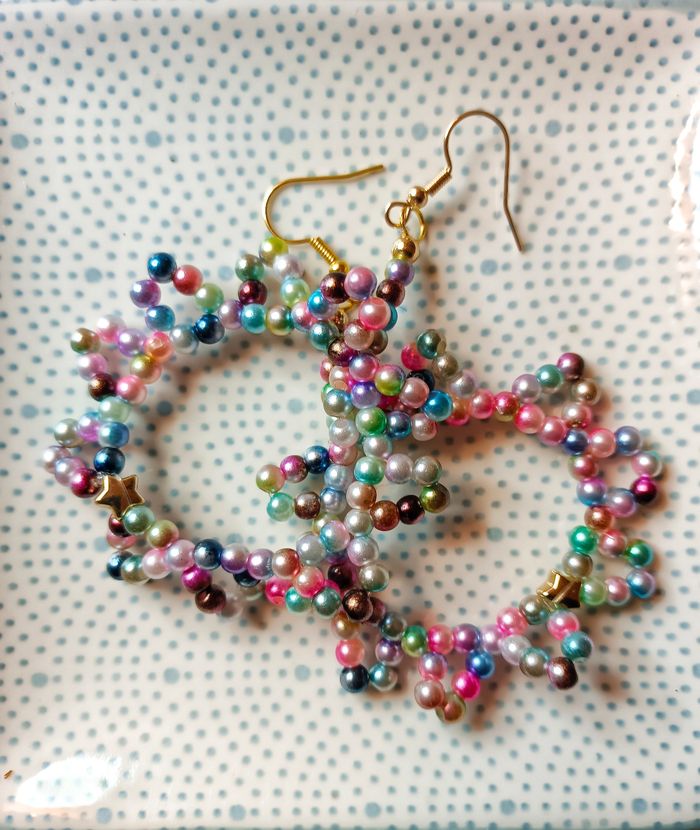 Boucles d'oreilles créoles perles acrylique multicolores neuf