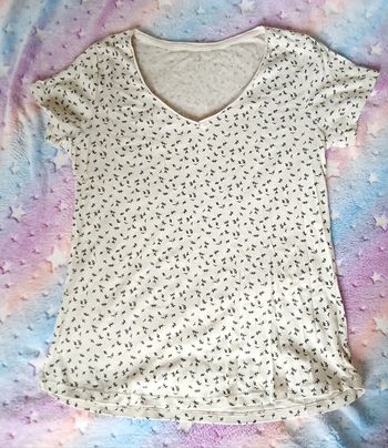 Tee-shirt col V décor feuille camaïeu