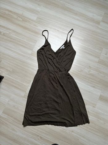 Robe kaki à bretelles cache cœur