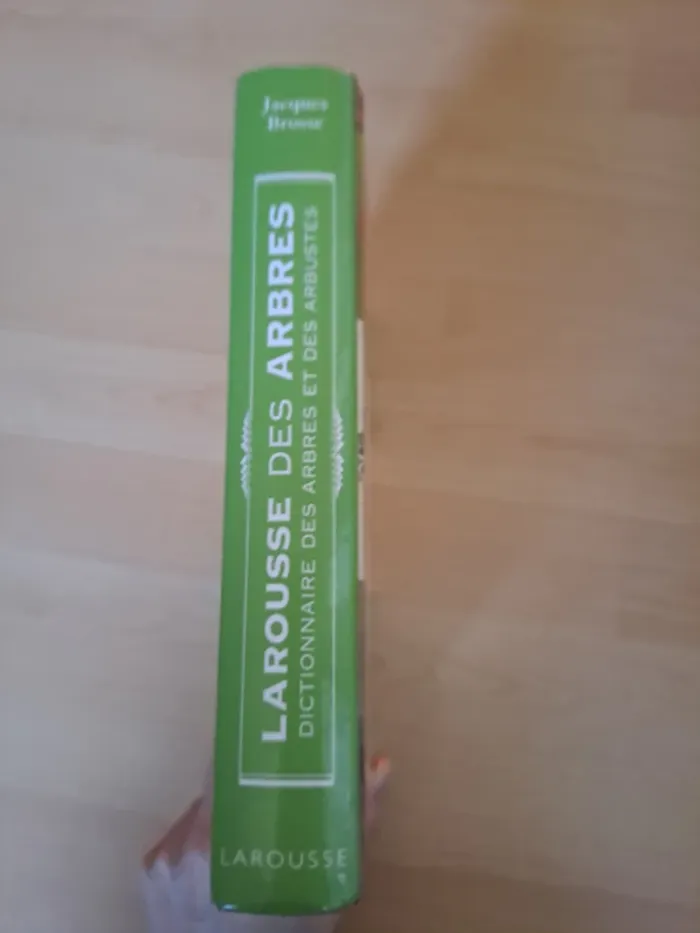 Larousse des Arbres - Dictionnaire illustré - 1600 arbres et arbustes - photo numéro 2