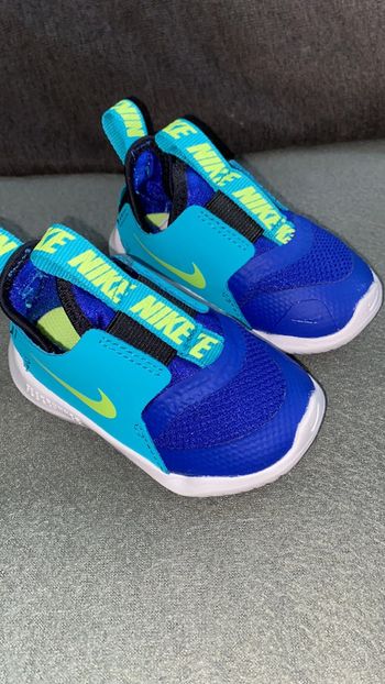 Basket nike taille 19,5 neuve
