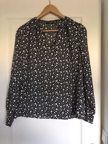 Blouse fleurie noire