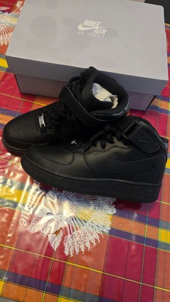 (Neuves non portées) 🏷🥰😍 superbes  baskets NIKE  AIR FORCE ONE Pointure 37.5 unisex 😍🥰