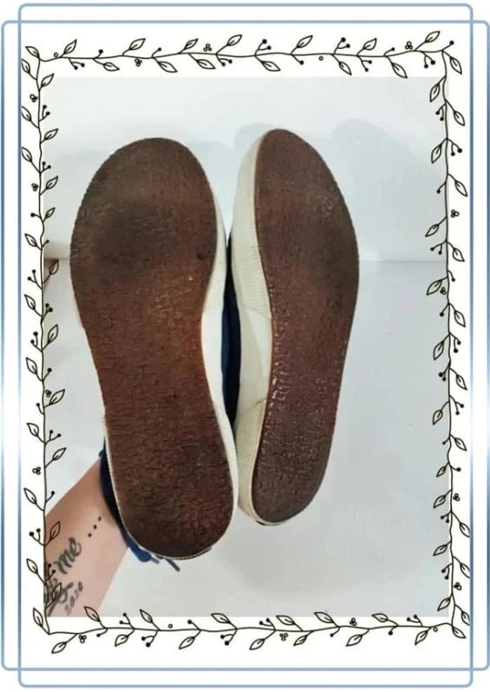 Chaussures Superga bleu, taille 42, bon état mais quelques traces - photo numéro 2