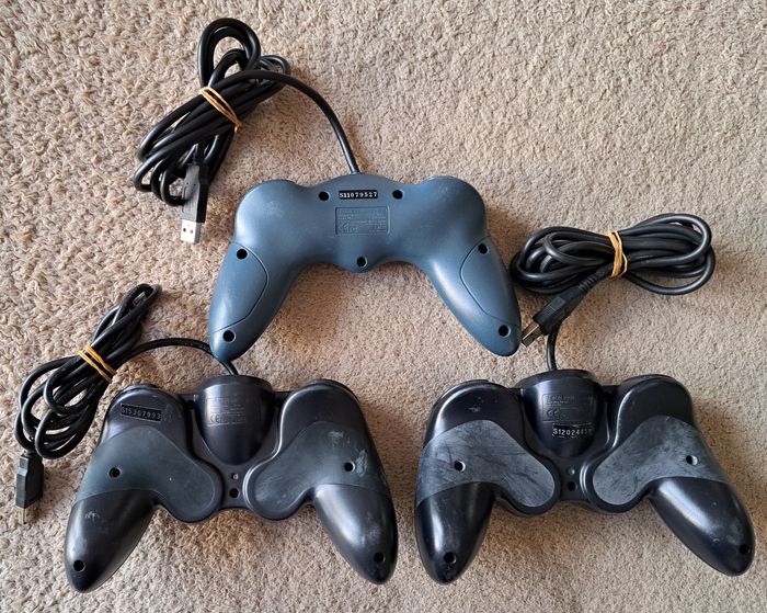 🎮 Lot de 3 manettes USB Saitek - photo numéro 2