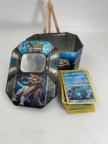 Lot de 42 Cartes Pokemon un abîmé avec boîte en métal. Officiel.