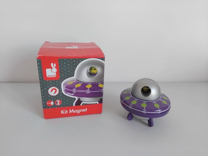 Puzzle  en Bois 3D aimanté Soucoupe Volante Kit Magnet Complet JANOD 🛸
