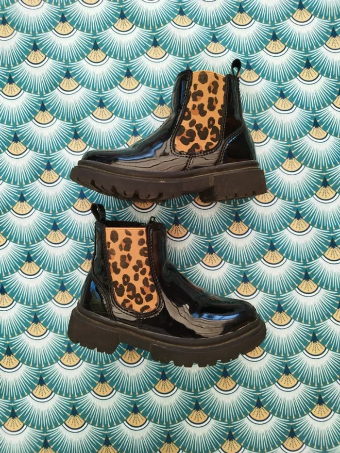 Bottines noires vernies taille 25