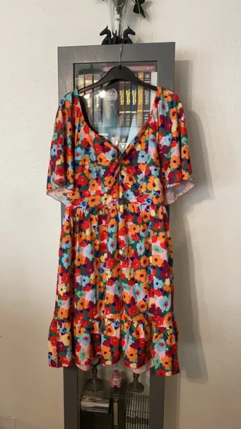 superbe robe d’été fleurie SHEIN taille 3xl = 52 neuve