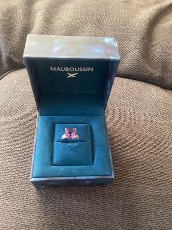 Bague mauboussin geule d’amour pierre violette