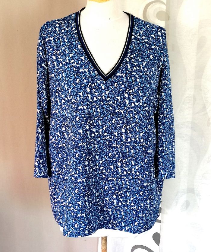 Blouse tunique légère bleu marque Kaporal encolure v galon brillant. Neuve. T XL. 