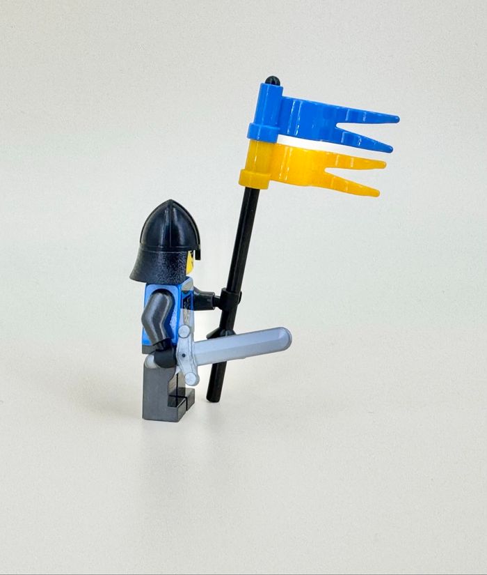 Lego Figurines Castle : Femme Black Falcon, porte-bannières - NEUF - photo numéro 6