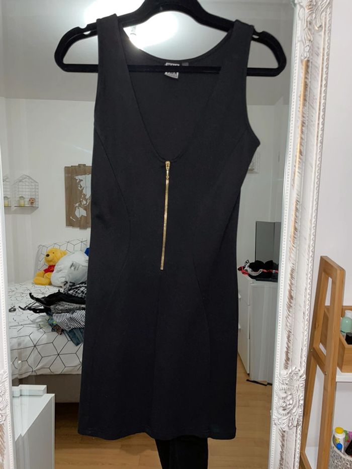 Robe noire basique