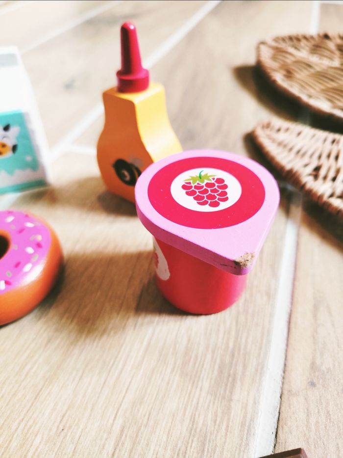 🥮 Dinette goûter aliments sucrés divers en bois - photo numéro 3