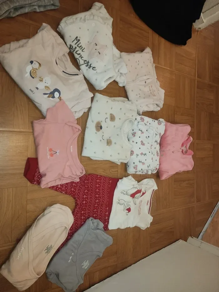 Lot de pyjama taille 12 mois et 3 body - photo numéro 14