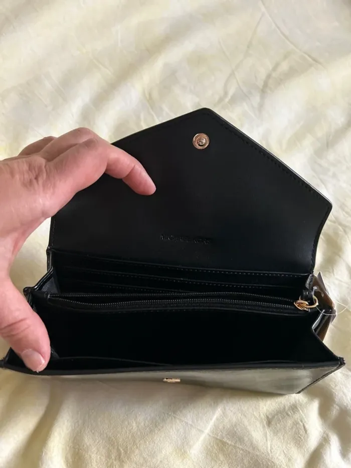 Vends pochette Mickel kors - photo numéro 4