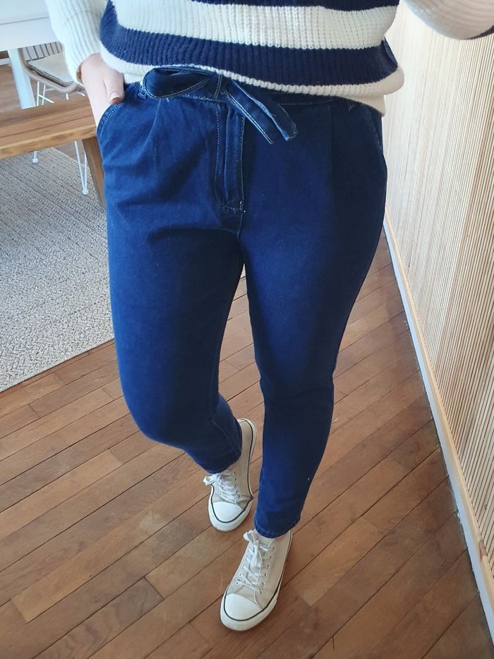 Jean mom Cambrai bleu brut foncé 
Taille 38