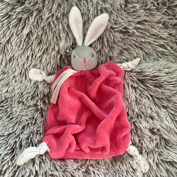 Doudou lapin plat kaloo fushia collection plume