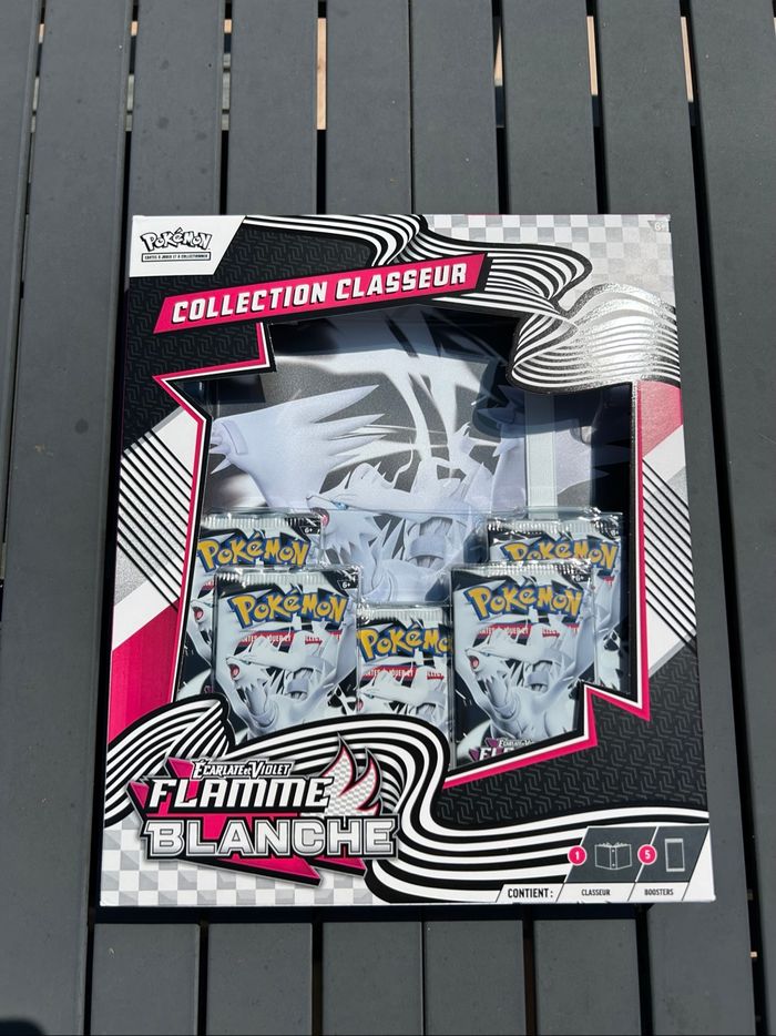 Coffret Classeur Pokémon Flamme Blanche - EV10.5 - FR - (Neuf/Scellé) - photo numéro 1