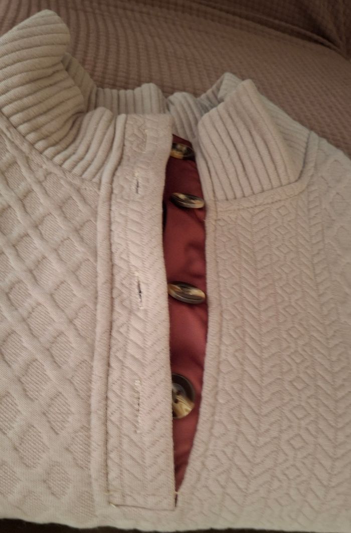 Sweat homme. Sport.  TS.Manches 2 rond marrons aux coudes. Col ouvert boutonné. - photo numéro 4