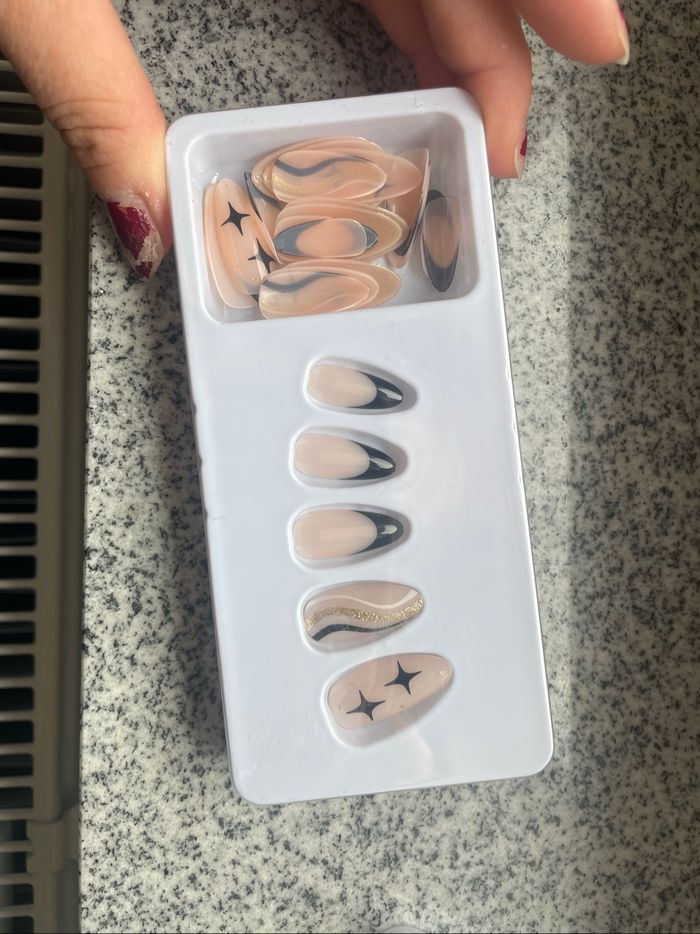 Lot de 7 modèles de faux ongles à coller - photo numéro 3