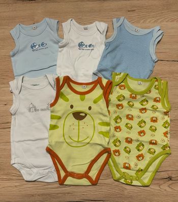 Lot 6 bodies sans manches 3 mois