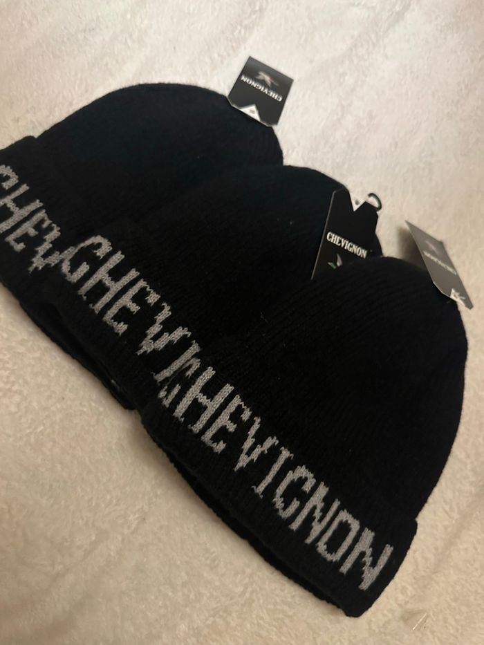 3 bonnets Chevignon taille unique