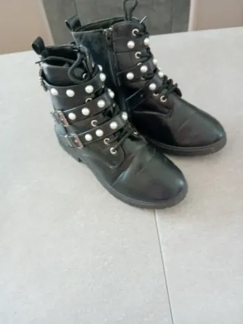 Chaussure Mim à décor perle lacet et fermeture éclair pointure 37