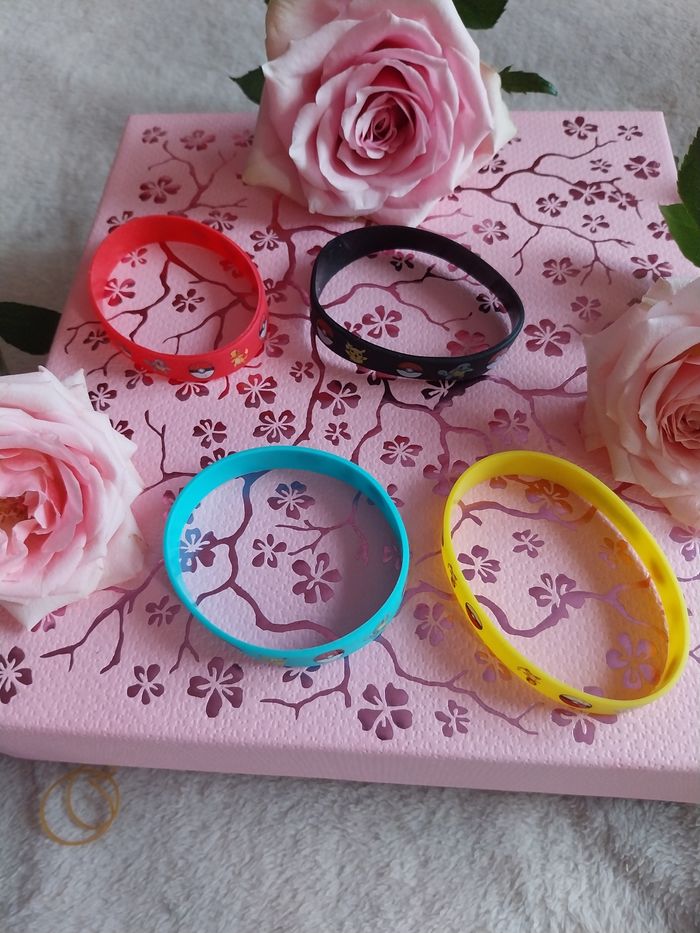 Bracelets en silicone pokemon 1e50 pour 1