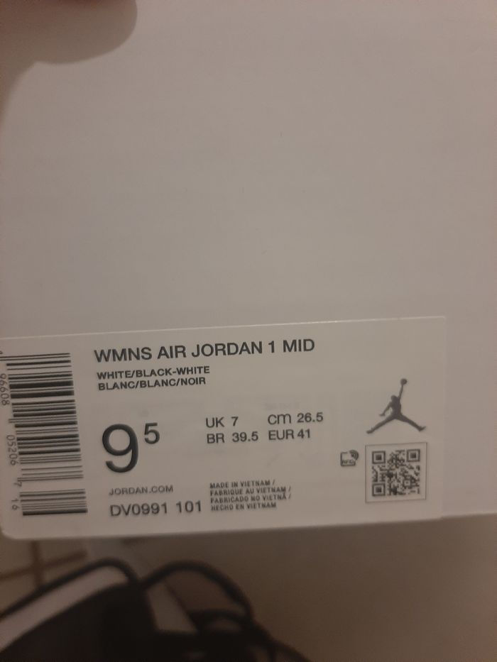 Jordan mid 1 pointure 41 - photo numéro 3