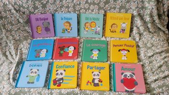 Lit 12 livres enfants pages cartonnées petit singe joie de jouer