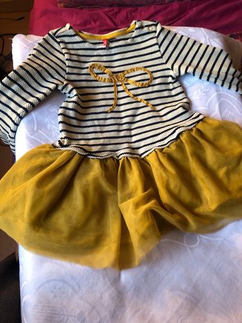Robe tutu jaune à paillettes taille 23 mois