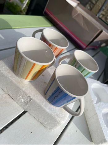4 tasses neuves