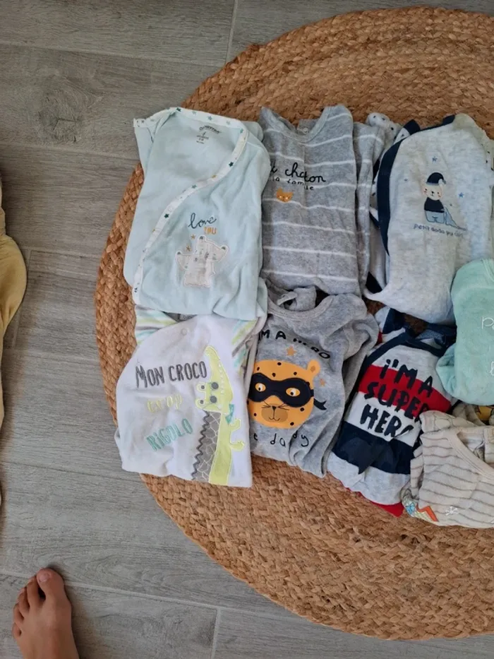 Lots de 10 pyjamas taille 6 mois - photo numéro 2