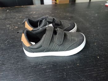 Basket noir taille 26
