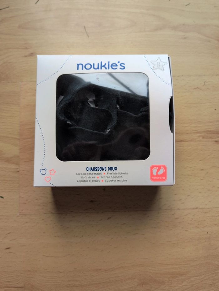 Chaussons en cuir, bleu marine
Taille: 23-24 Neuf Noukies's - photo numéro 2
