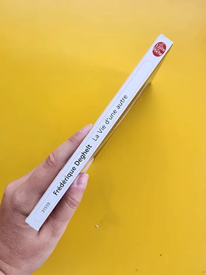 Livre de poche "la vie d'une autre" de Frédérique Deghelt - photo numéro 3