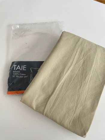 Taie d’oreiller beige foncé 65x65 cm en coton