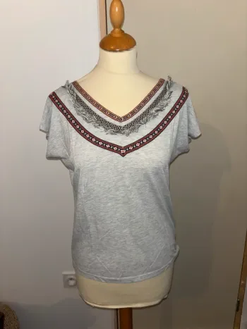 Tee shirt