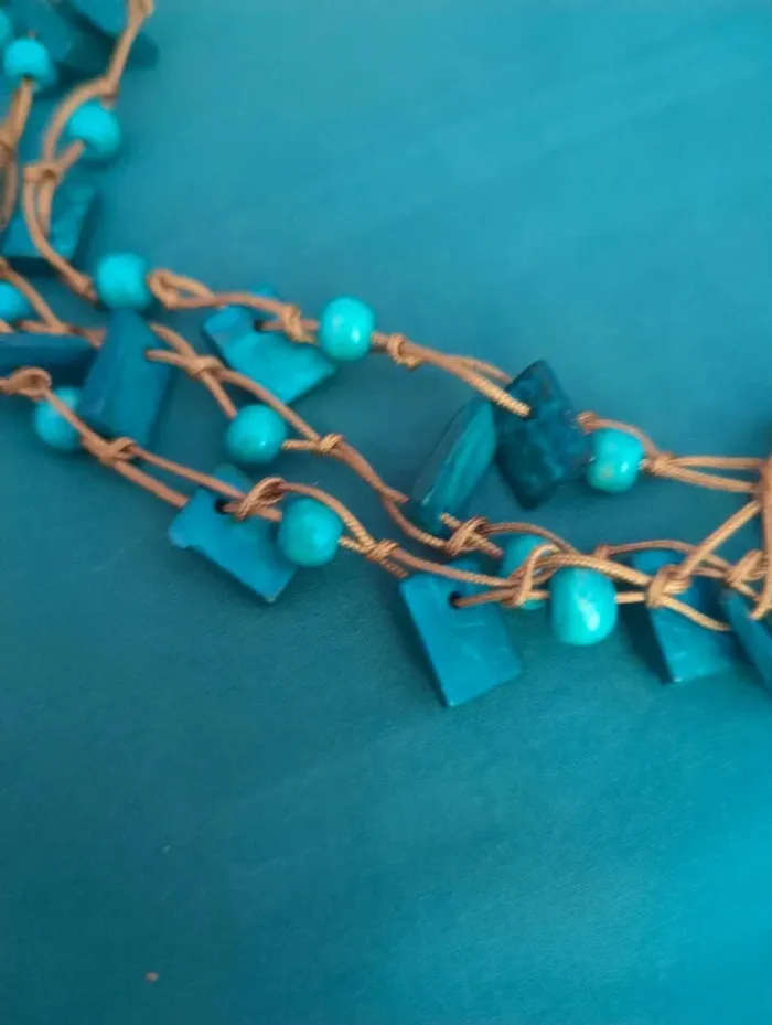 Collier bleu - photo numéro 2