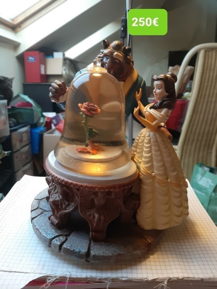 Snowglobe disney musical la belle et la bête