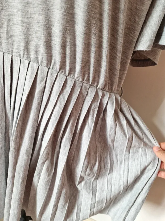Robe plissé grise asos taille 48 - photo numéro 3