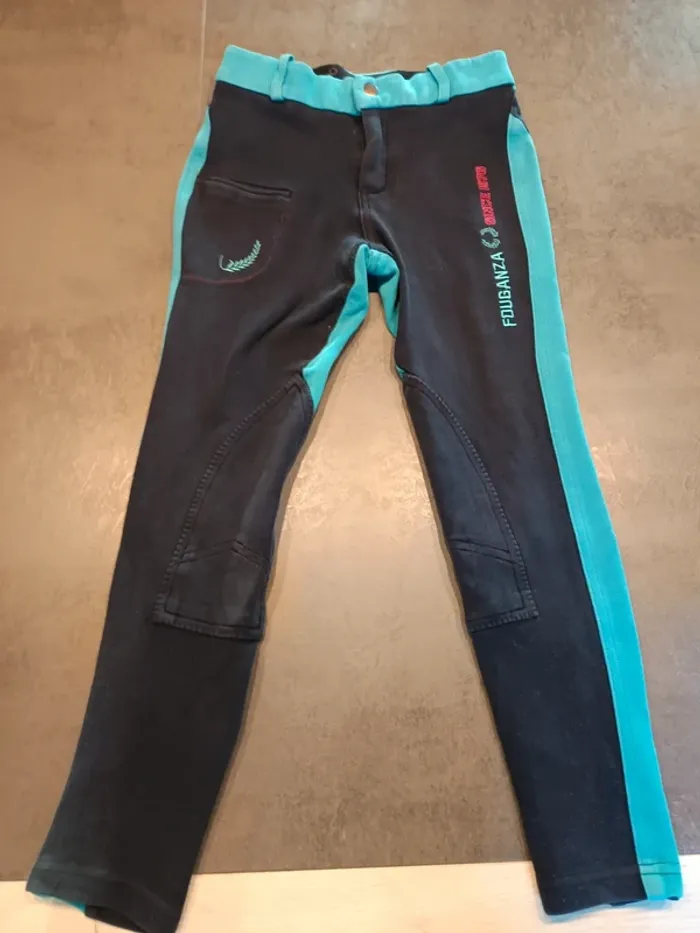 Vends pantalon d'équitation Fouganza taille 10 ans.