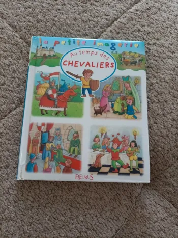 Livre La petite imagerie : Au temps des chevaliers