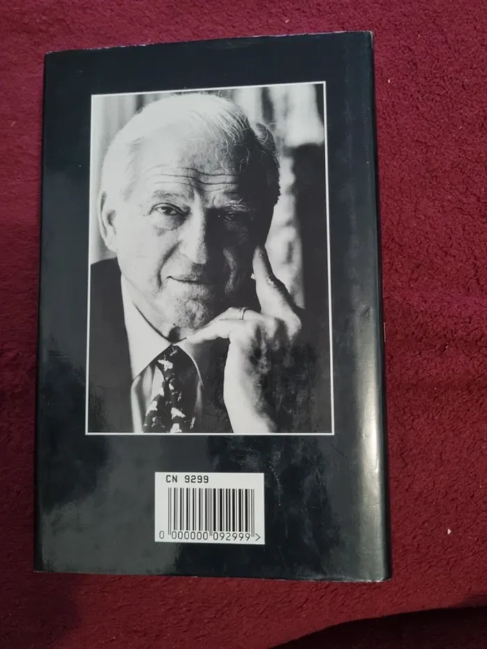 Livre nothing lasts forever - photo numéro 2