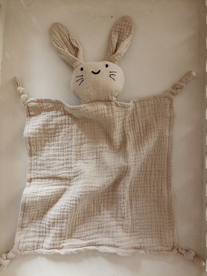 Doudou lapin gaze de coton - photo numéro 2