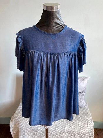 Belle blouse manches évasées.