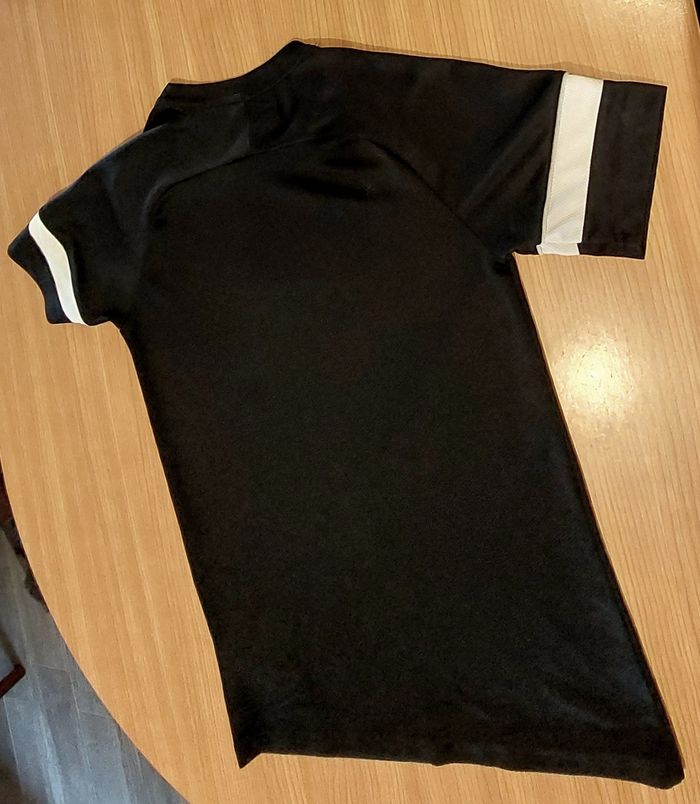 Tee-shirt noir - photo numéro 2
