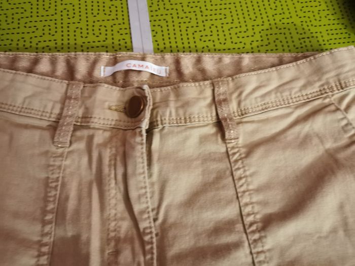 Pantacourt fantaisie dorée, 4 poches, bouton et fermeture , revers en bas - photo numéro 3