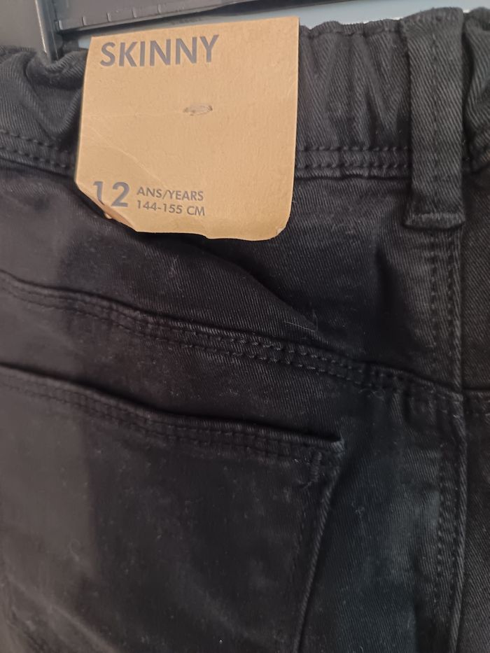 Jean noir tout neuf - photo numéro 4